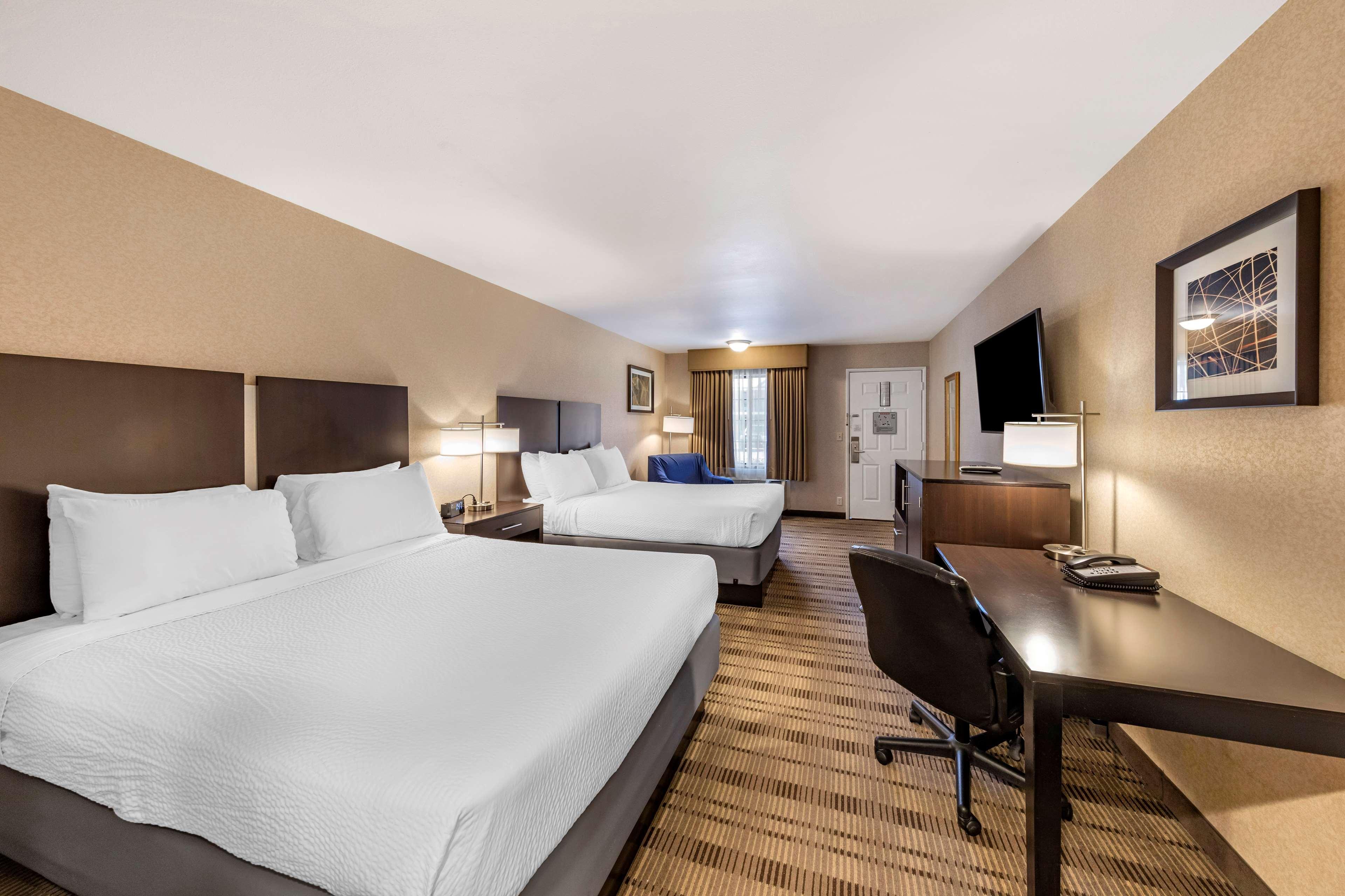 Best Western Country Hotel 3*