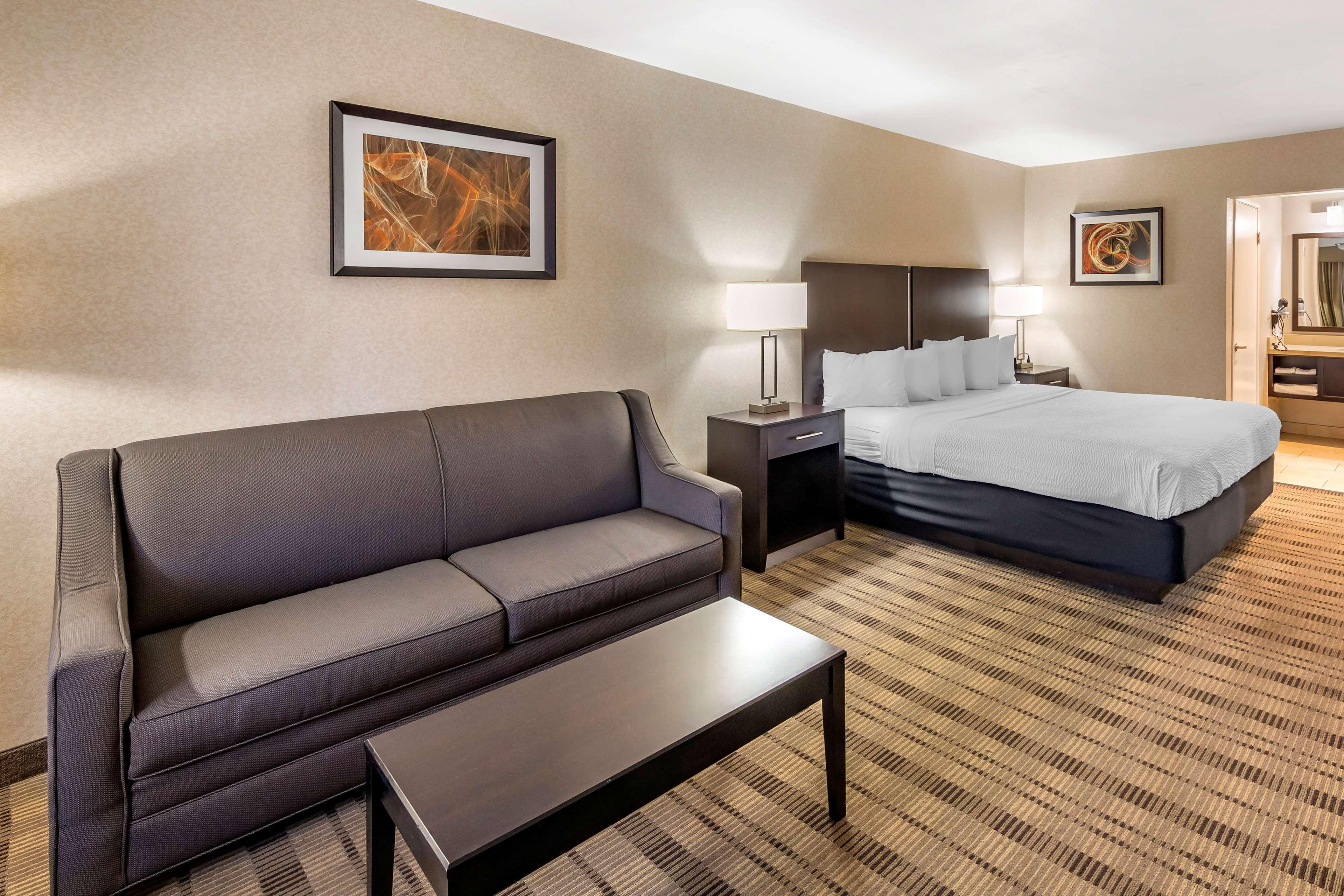 Best Western Country Hotel 3*